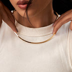 GARGANTILHA COM ARO CURVO E LISO