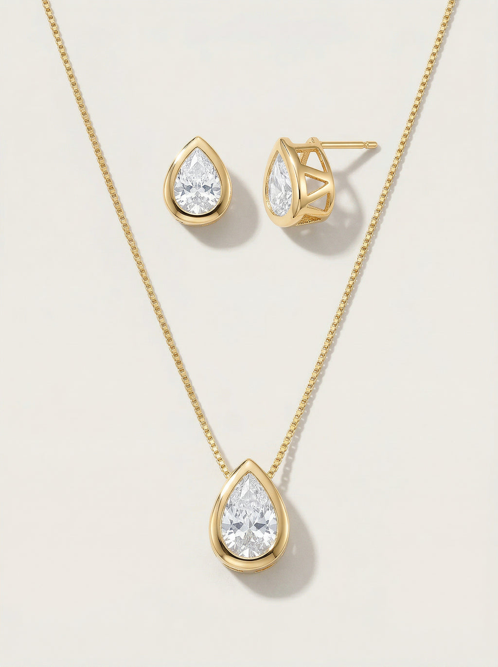 CONJUNTO BRINCO E COLAR DE GOTA EM CRISTAL
