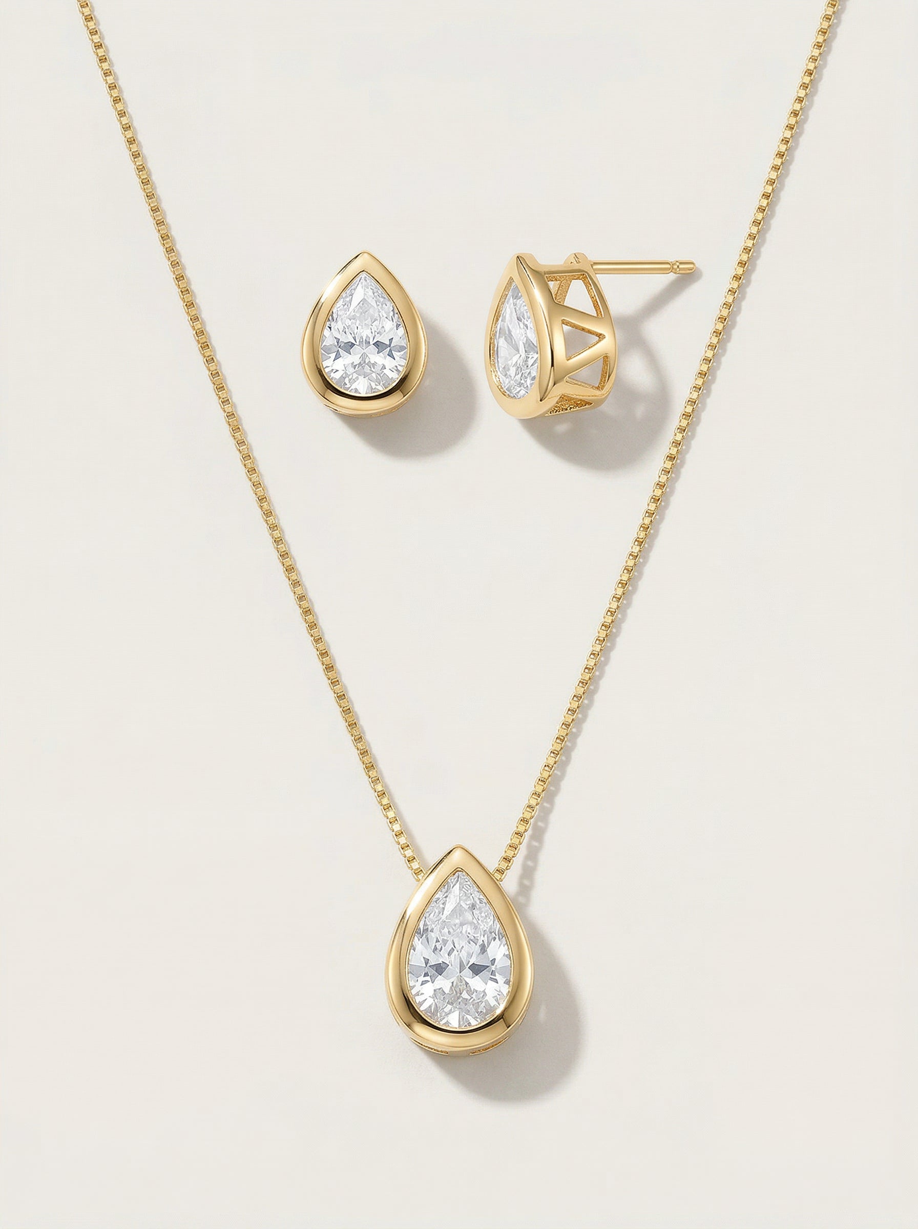 CONJUNTO BRINCO E COLAR DE GOTA EM CRISTAL